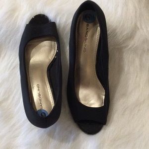 Bandolino peep toe wedges 6.5
